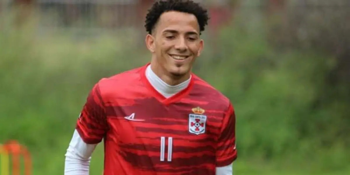 El futbolista dominicano y una foto incómoda que lo puso rojo de vergüenza.