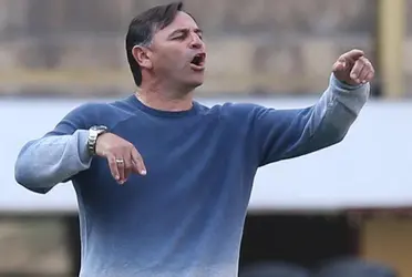 Tras caer por la mínima ante Santos por Copa Sudamericana, el estratega de Blooming critico duramente al ecuatoriano por sus decisiones.
