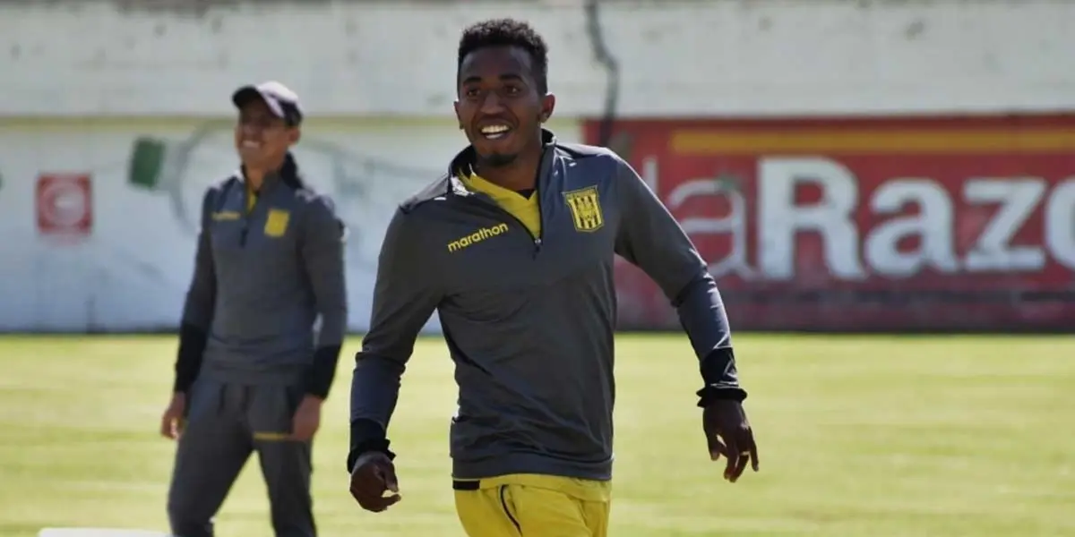 El delantero renovó su contrato 