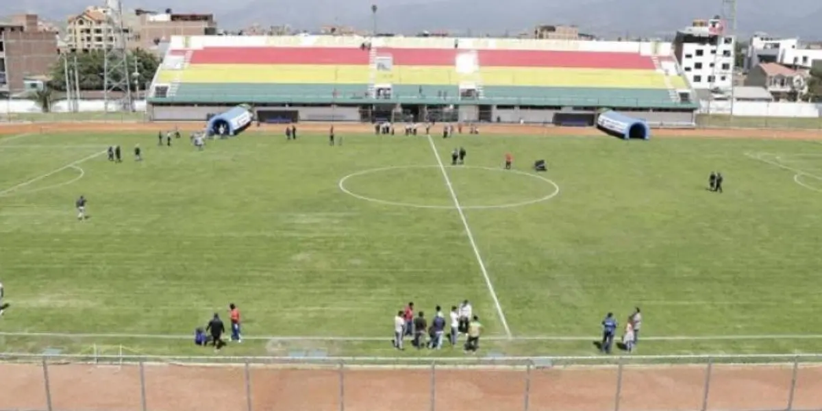 El equipo de Cochabamba que tiene su campo de juego en pésimas condiciones y la Federación podría sancionarlo.