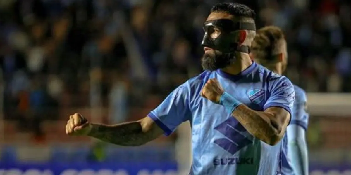 El papá del goleador del Bolívar se fue con todo contra el fútbol chileno por el mal desempeño de su hijo en ese país.  