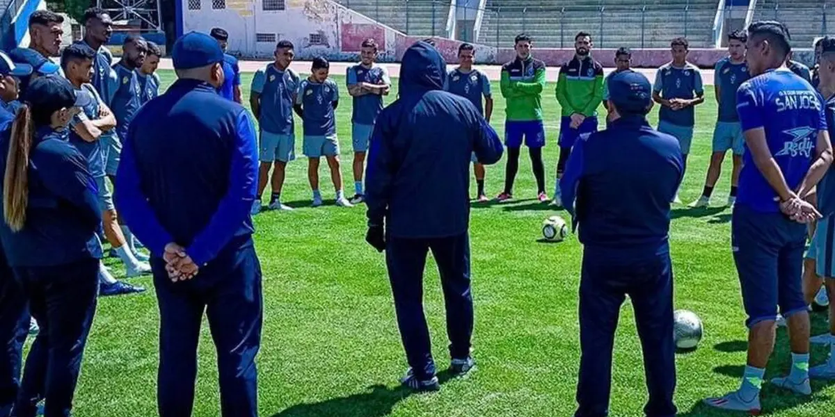 La institución de Oruro se estrenará en la élite del fútbol local y se rearma para no sufrir con el descenso